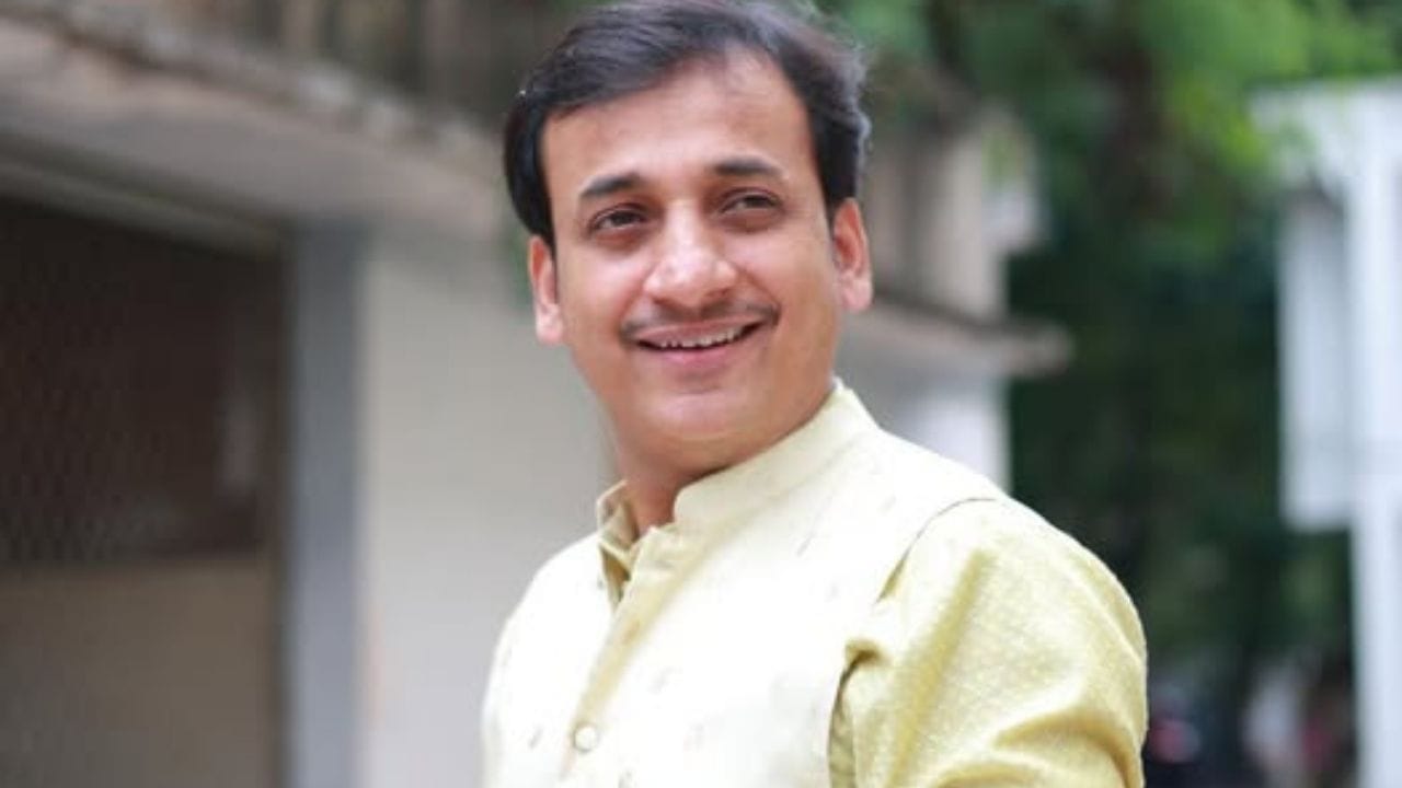 Sankarshan Karhade : माझ्या आजीने चोराला चहा दिला अन्...संकर्षण कऱ्हाडेनं सांगितला प्रसंग Sankarshan Karhade : माझ्या आजीने चोराला चहा दिला अन्...संकर्षण कऱ्हाडेनं सांगितला प्रसंग