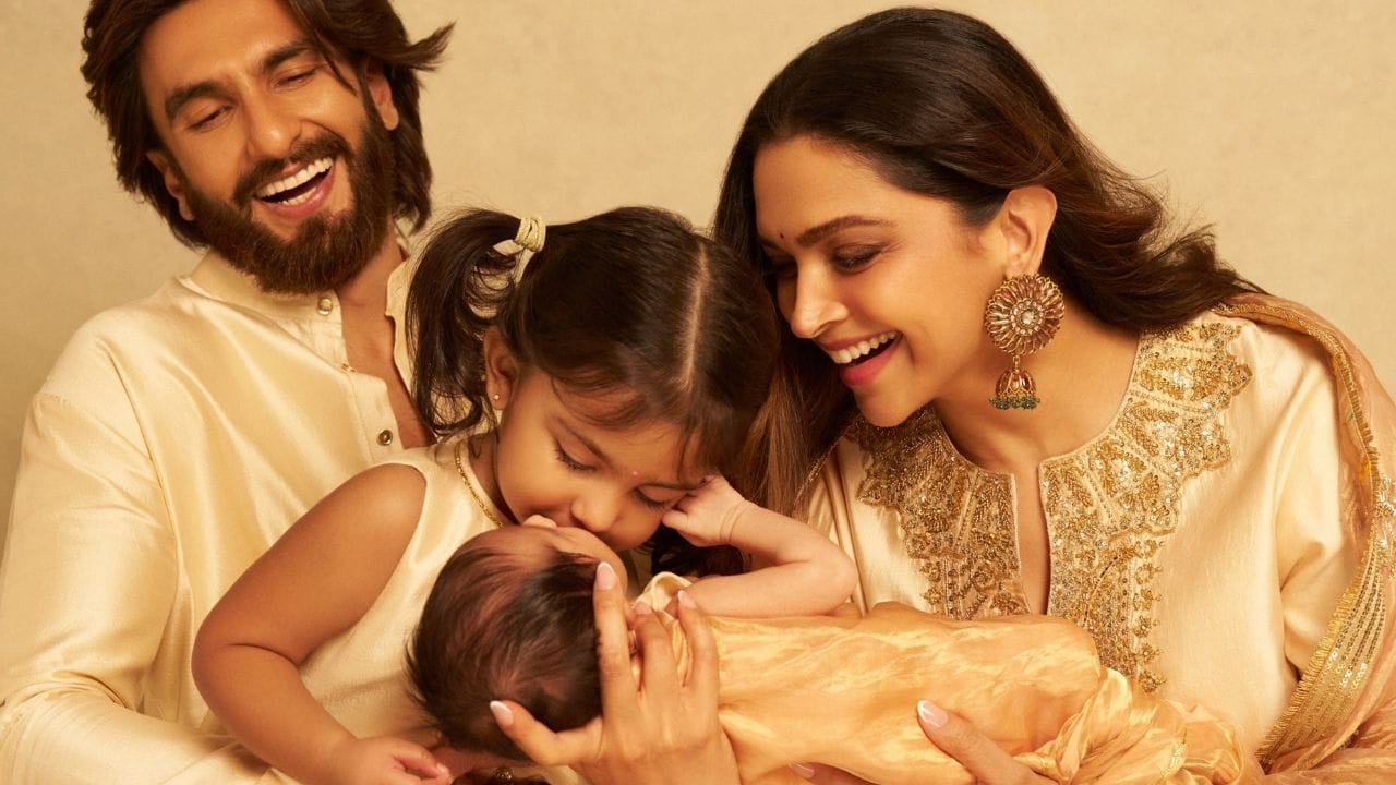 Ranveer Singh : कुर्रर्रर्र! दसऱ्याच्या शुभमुहूर्तावर रणवीर आणि दीपिकानं जाहीर केलं दुसऱ्या लेकीचं नाव, दाखवली चिमुकलीची झलक Ranveer Singh : कुर्रर्रर्र! दसऱ्याच्या शुभमुहूर्तावर रणवीर आणि दीपिकानं जाहीर केलं दुसऱ्या लेकीचं नाव, दाखवली चिमुकलीची झलक