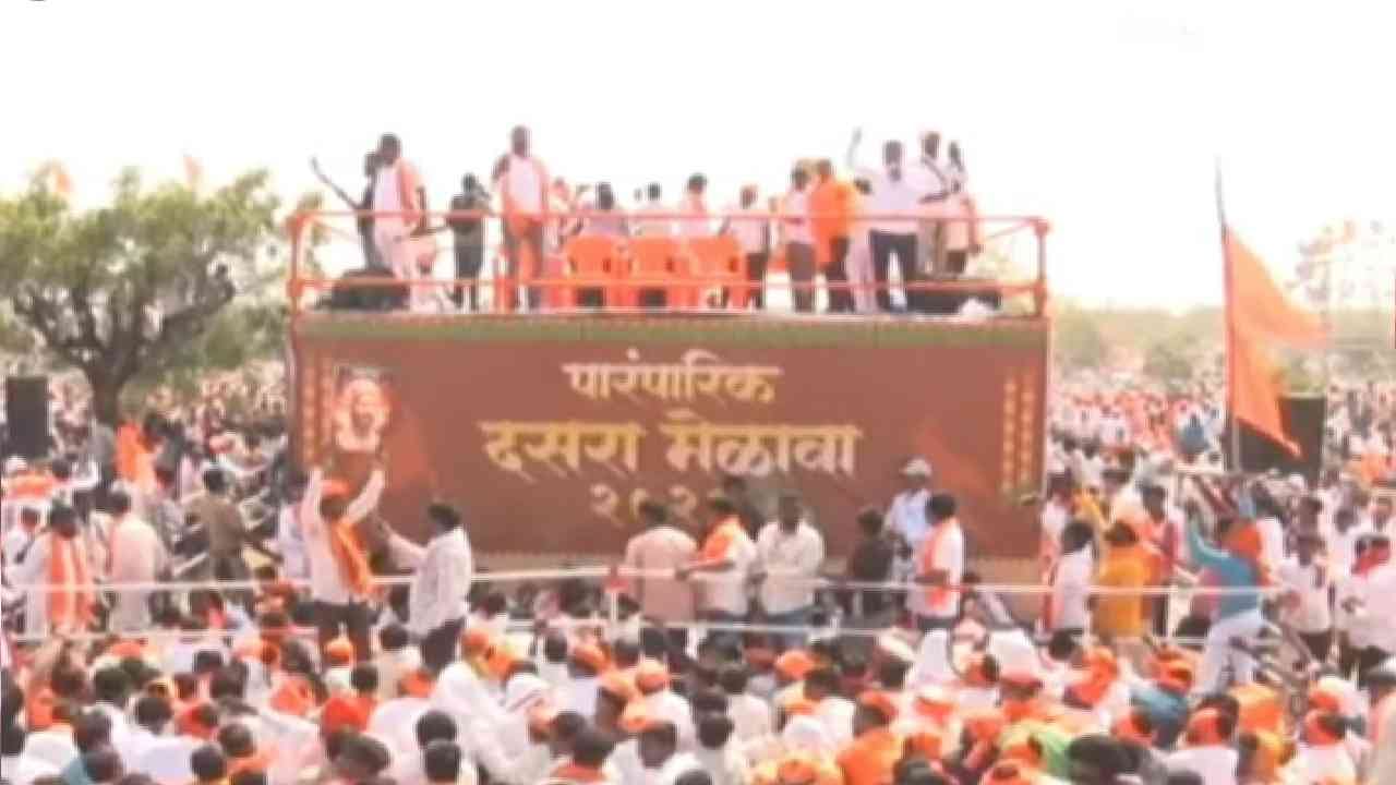 नारायण गडावरून मराठा आरक्षण आंदोलनाला नवी दिशा मिळणार का? आणि जरांगे कोणती भूमिका स्पष्ट करणार हे पाहणं महत्त्वाचं ठरणार आहे. नारायण गडावर मोठ्या संख्येने मराठे जमले आहेत.
