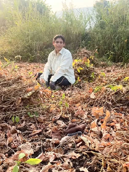 पांढरा रंग हा नेहमी मळलेला, शेतात राबणाऱ्या मराठी अभिनेत्रीचा व्हिडीओ चर्चेत