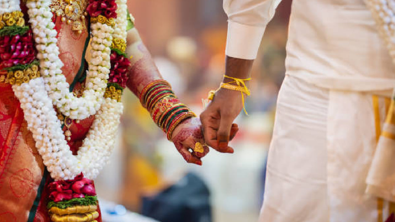 या रक्तगटाच्या जोडप्यांनी कधीच करू नये लग्न, कारण ऐकूनच व्हाल थक्क या रक्तगटाच्या जोडप्यांनी कधीच करू नये लग्न, कारण ऐकूनच व्हाल थक्क