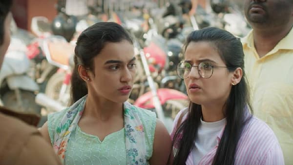 ओटीटीवर सस्पेन्स, क्राइम थ्रिलर आणि अॅक्शनपट पाहून कंटाळला असाल, तर तुमच्यासाठी एक हलकीफुलकी कॉमेडी-ड्रामा वेबसीरिज सध्या चर्चेत आहे. नेटफ्लिक्सवर नुकत्याच प्रदर्शित झालेल्या ‘मटरगश्ती’ (Matargashti) या सीरिजने रिलीज होताच प्रेक्षकांचं लक्ष वेधून घेतलं आहे.