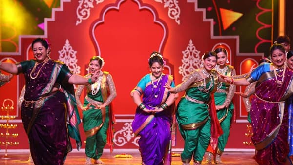 डान्स करताना मेघना एरंडेंची नजर गेली स्टेजवरील त्या गोष्टीकडे; क्षणाचाही विलंब न करता कृती, मोठा धोका टळला!