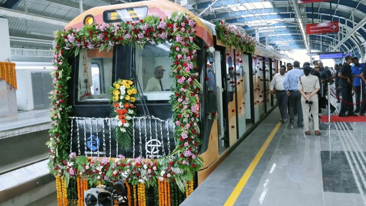 मानपाडा-काटई नाका ते तळोजा (कल्याण फाटा मार्गे) या भागाला जोडणाऱ्या १८.४० किमी लांबीच्या मुंबई मेट्रो मार्गिकेला १२ -(अ) ला मंत्रिमंडळाच्या पायाभूत सुविधा समितीने मंजुरी दिली.