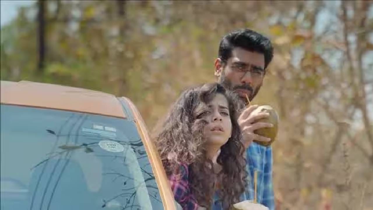 या खास निमित्ताने मिथिलाने सोशल मीडियावर पोस्ट शेअर करत जुन्या आठवणींना उजाळा दिला. विशेष म्हणजे, दशक उलटूनही या सीरिजवर प्रेक्षकांचं प्रेम कायम असल्याने अभिनेत्रीने आनंद व्यक्त केला आहे. मिथिला पालकरने सोशल मीडियावर ‘लिटिल थिंग्स’च्या दहा वर्षांच्या प्रवासाबद्दल भावना व्यक्त केल्या.