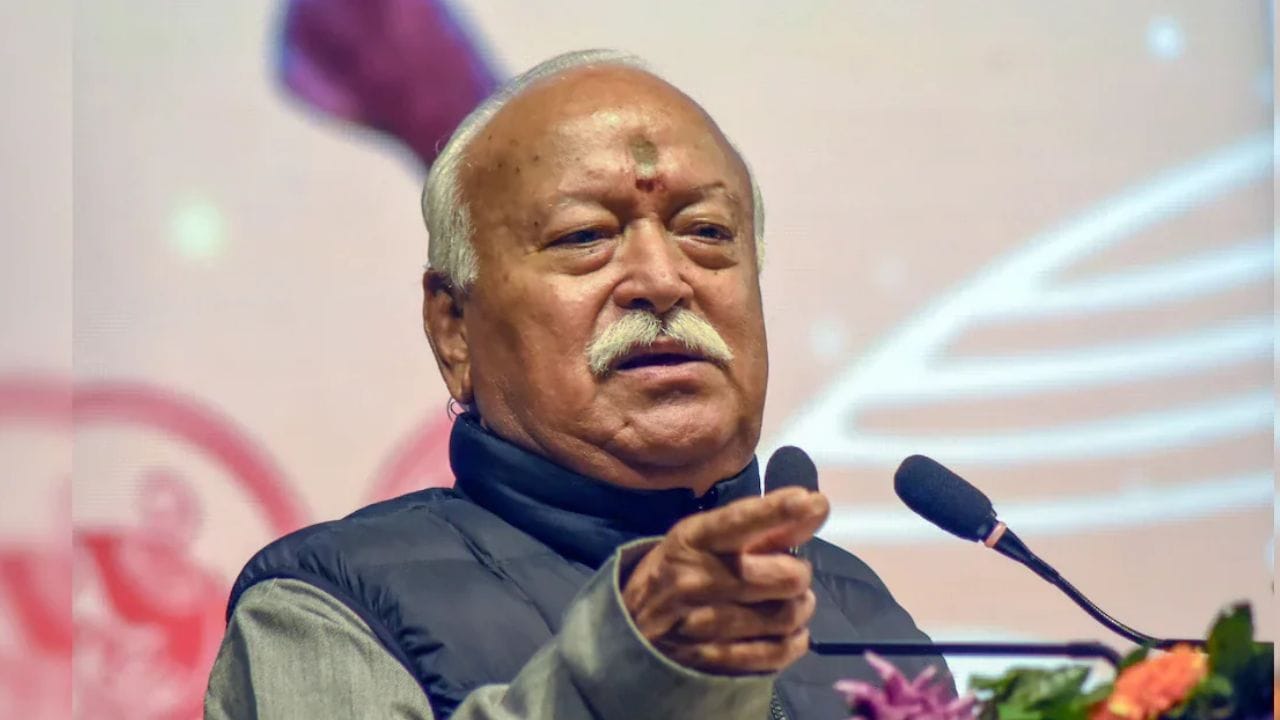 व्यसनाच्या समस्येवर भागवत म्हणाले, व्यसनाच्या समस्येवर मात करण्यासाठी शासन आणि प्रशासनाने वेळीच प्रयत्न सुरू करावेत. व्यसनमुक्तीसाठी शासन, प्रशासन आणि समाजाने एकत्रितपणे काम करणे आवश्यक आहे. देशभरात व्यसनांविरोधात व्यापक जनजागृती आणि प्रतिबंधात्मक अभियान राबविण्यासाठी संघाचे स्वयंसेवक प्रयत्न करतील'. 