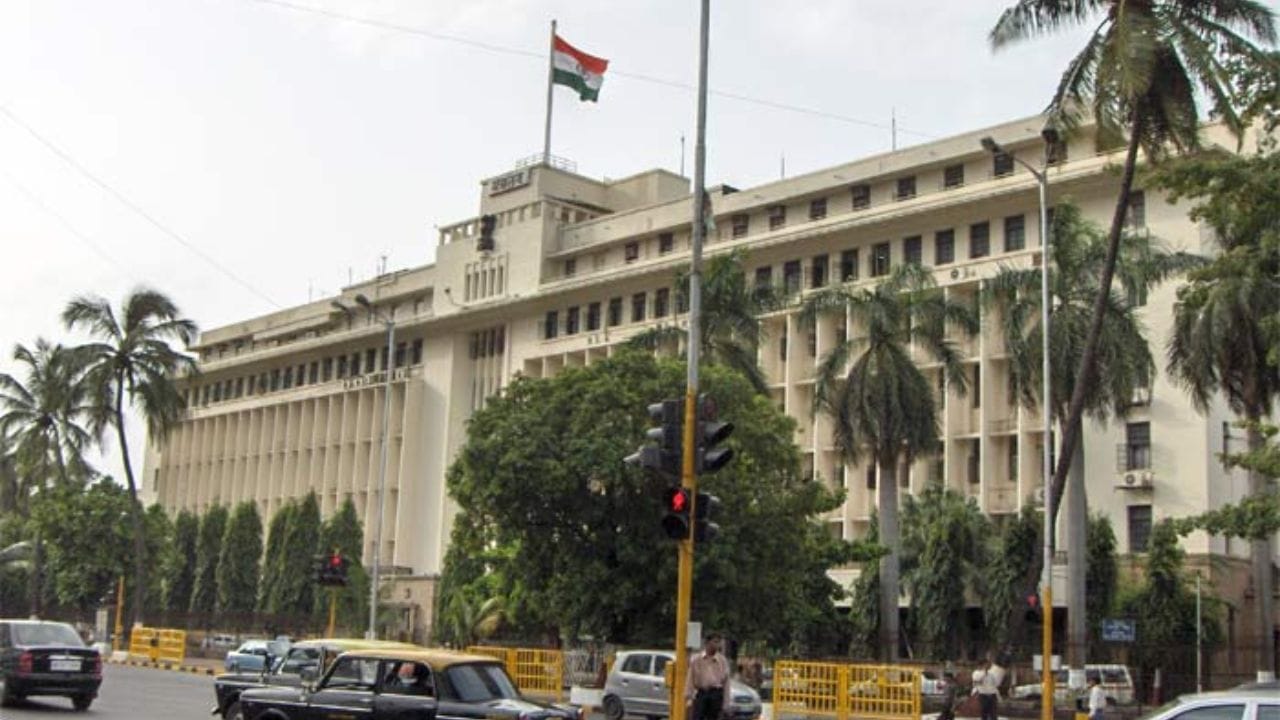 24 एप्रिल 1955 रोजी राज्यपाल हरेकृष्ण मेहताब यांच्या हस्ते उद्घाटन झाले. त्यावेळी मोरारजी देसाई मुख्यमंत्री होते.
