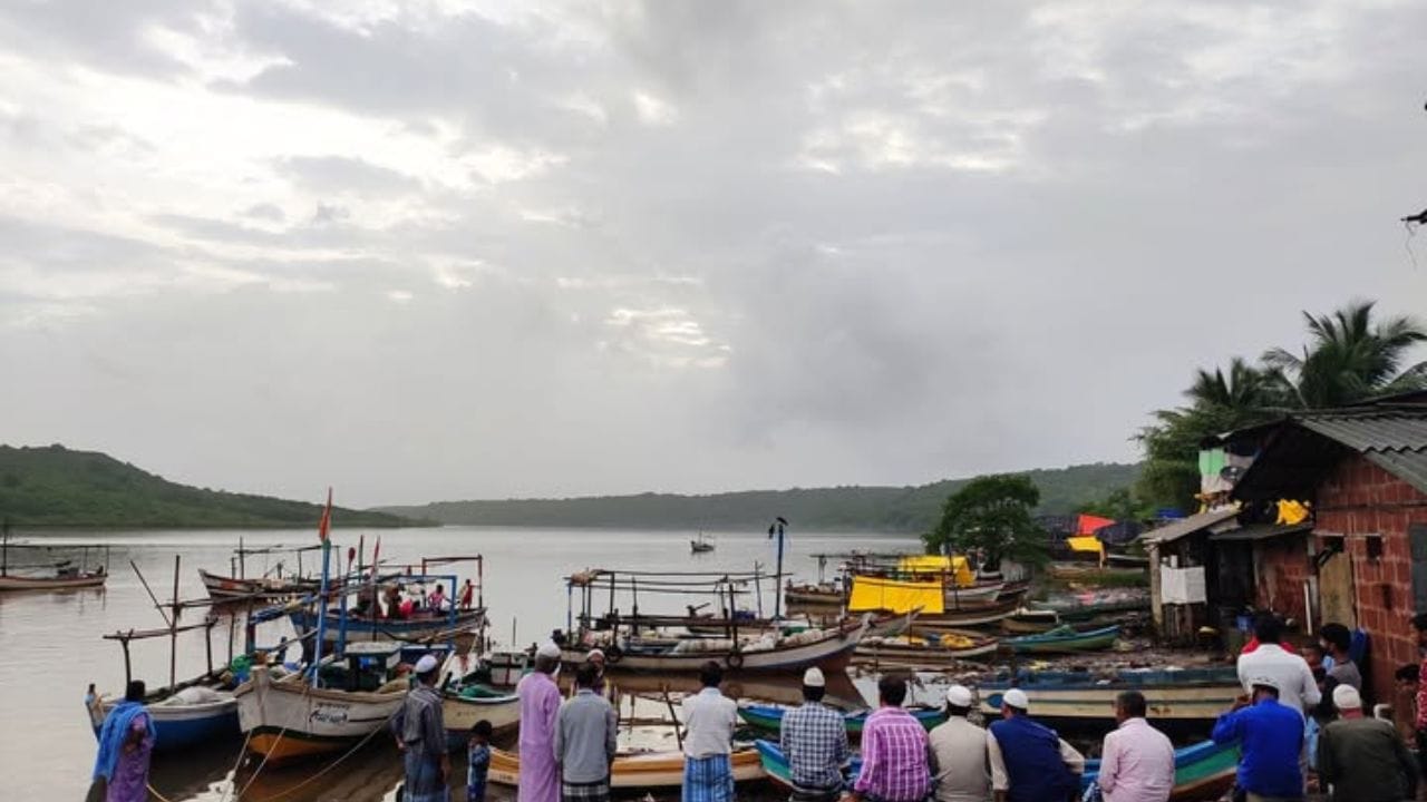 राजापुरात मन हेलावणारी दुर्घटना : नाणार इंगळवाडीत खाडीत बुडून चार भावंडांचा मृत्यू राजापुरात मन हेलावणारी दुर्घटना : नाणार इंगळवाडीत खाडीत बुडून चार भावंडांचा मृत्यू