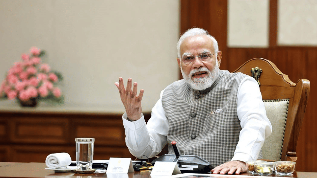 मोदी सरकारचा एक निर्णय अन् सर्वात मोठा दिलासा, कॅन्सरग्रस्त रुग्णांसाठी केली महत्त्वाची घोषणा मोदी सरकारचा एक निर्णय अन् सर्वात मोठा दिलासा, कॅन्सरग्रस्त रुग्णांसाठी केली महत्त्वाची घोषणा