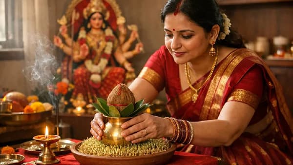 येत्या रविवारी ११ ऑक्टोबरला शारदीय नवरात्री उत्सवाला सुरुवात होत आहे, डान्स, गरबा, देवीची पूजा, या सगळ्या गोष्टी नऊ दिवसात केल्या जातात, नवरात्रीत 'घट' आणि 'अखंड दिवा' लावला जातो, नऊ दिवस अखंड दिवा तेवत ठेवण्याची परंपरा आहे, मात्र घट आणि अखंड दिवा का लावतात? असा कधी प्रश्न पडला आहे का? आज तेच आपण जाणून घेणार आहोत. त्यासाठी बातमी पुढे वाचा आणि जाणून घ्या संपूर्ण माहिती आणि महत्व.