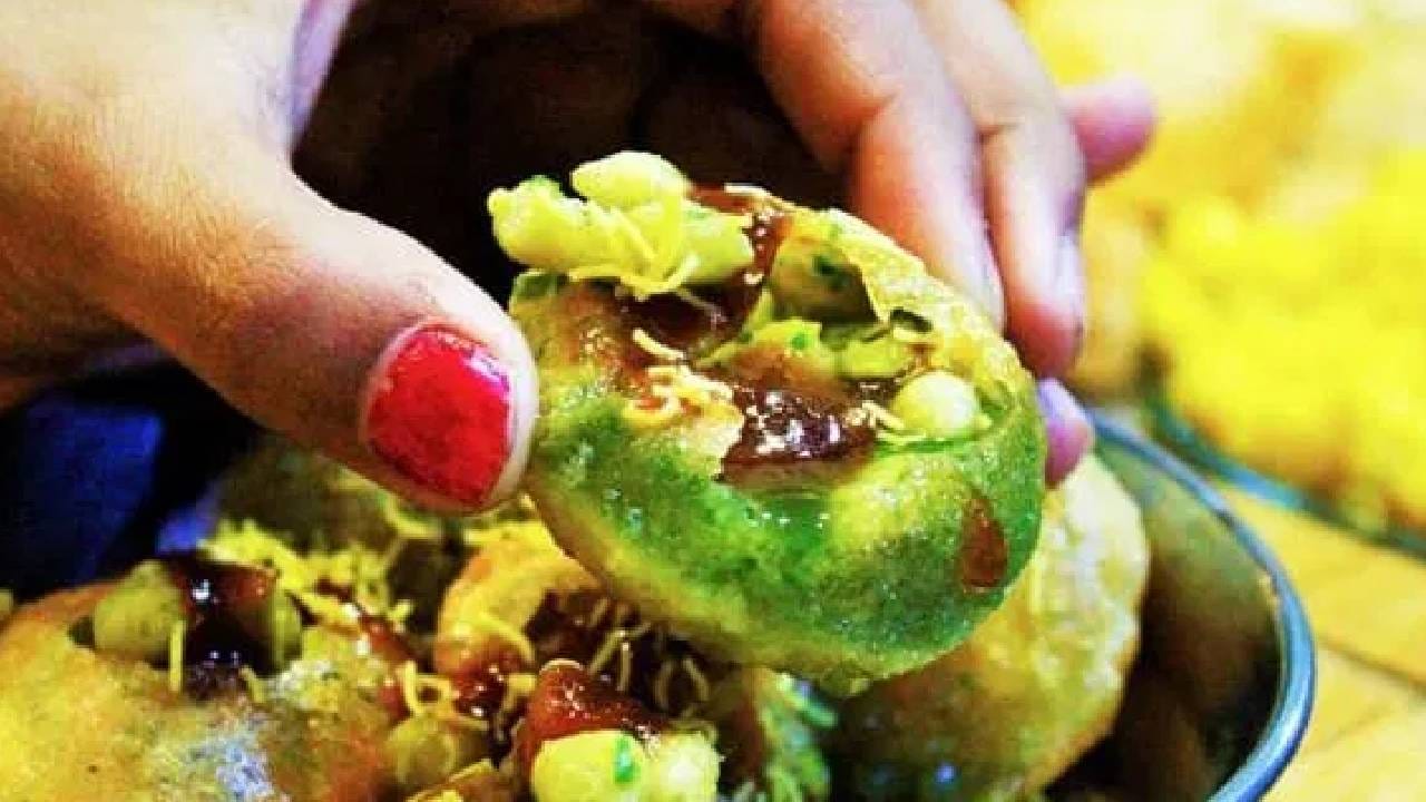 पाणीपुरी खाण्यात अख्ख्या भारतात ‘या’ शहरातील लोक आघाडीवर; गल्लोगल्लीत दिसतात गाड्या पाणीपुरी खाण्यात अख्ख्या भारतात ‘या’ शहरातील लोक आघाडीवर; गल्लोगल्लीत दिसतात गाड्या