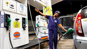 Petro Diesel Rate: आनंदी आनंद गडे...महिन्याच्या सुरुवातीलाच गुड न्यूज, डिझेलवरील 'स्पेशल टॅक्स' कमी, तर पेट्रोल...