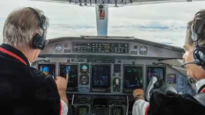Pilot Meals : पायलट्सना वेगवेगळे जेवण का दिलं जातं ?.