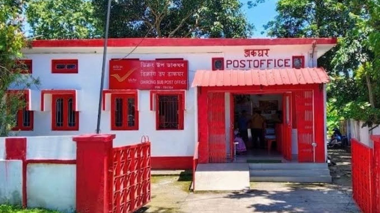 पोस्ट ऑफिसच्या RD वर सध्या ६.७ टक्के वार्षिक व्याज मिळते. या दराने महिना सहा हजाराचा हप्ता ठेवला तर पाच वर्षांची अंदाजित जमा रकमेवरील व्याज सुमारे ६८ हजार होते. या प्रकारे मुद्दल जमेस धरुन तुमची जमा रक्कम ३.६० लाख होते. आणि व्याजाची अंदाजित कमाई जोडून मॅच्युरिटीच्या वेळी पाच वर्षांनी ही रक्कम ४.२८ लाख होते. 