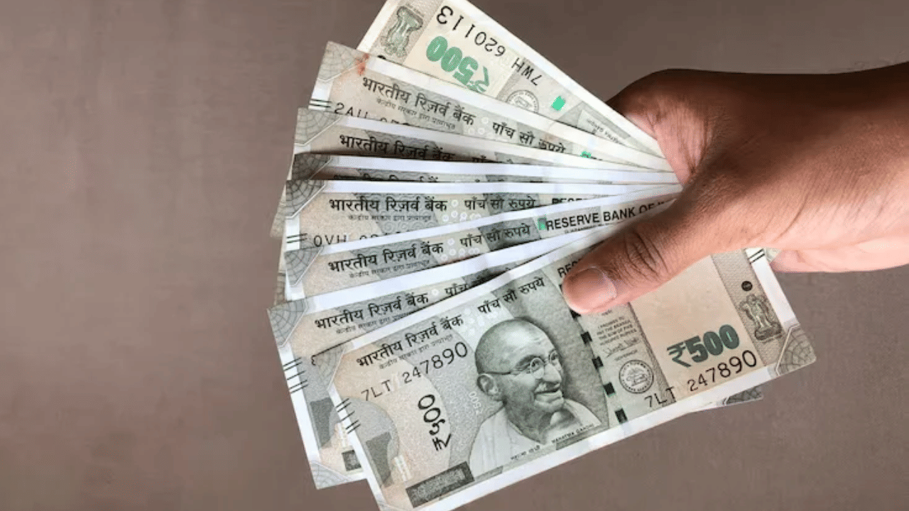 सरकारकडून मोठं गिफ्ट, कर्मचाऱ्यांची दिवाळी खऱ्या अर्थाने गोड होणार, 13,816 रुपये बोनस मिळणार पण कोणाला? सरकारकडून मोठं गिफ्ट, कर्मचाऱ्यांची दिवाळी खऱ्या अर्थाने गोड होणार, 13,816 रुपये बोनस मिळणार पण कोणाला?