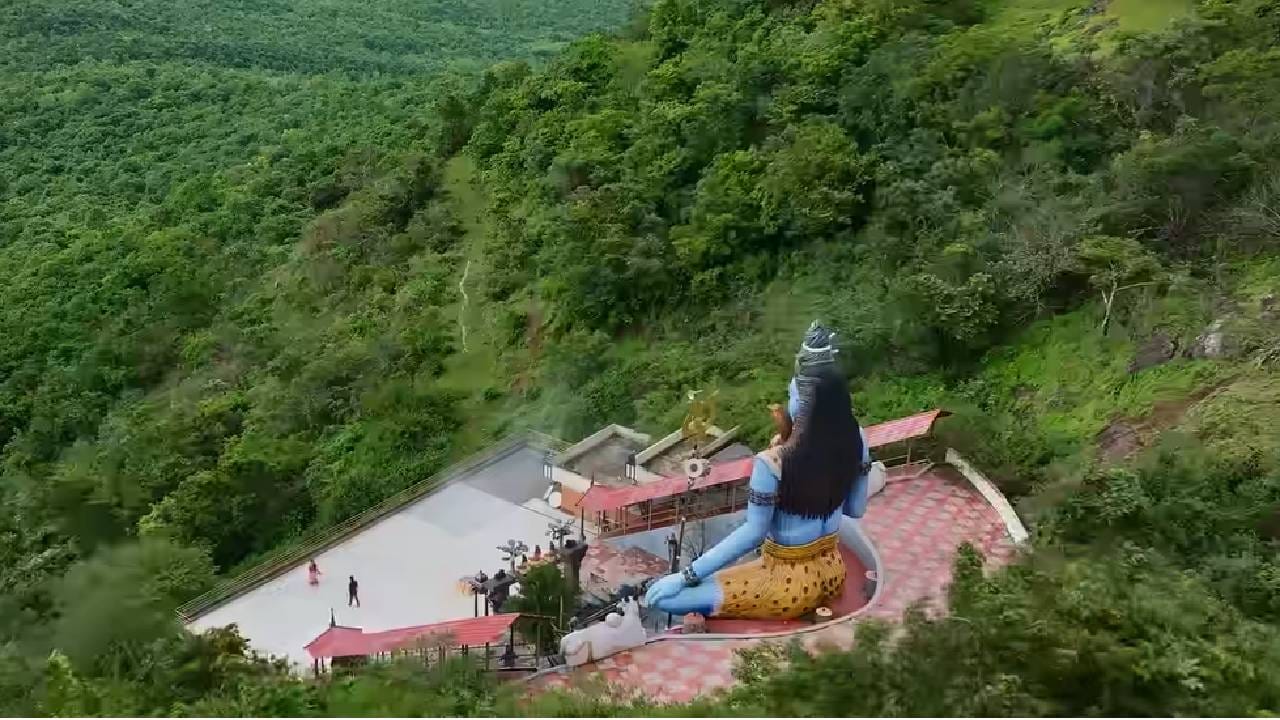 चित्रपट सुपरहिट होण्यासाठी मोठे स्टार, कोट्यवधींचं बजेट आणि जाहिरातींवर होणारा भरमसाठ खर्च आवश्यक असतो, असं अनेकदा मानलं जातं. मात्र, 'हनुमान अंश'ने हे समीकरण बदलून दाखवलं होतं. त्यानंतर आता आणखी एका चित्रपटाने बॉक्स ऑफिसवर अशीच धमाकेदार कामगिरी केली आहे. या चित्रपटाचं नाव आहे ‘प्रेमदा ऊराली’.