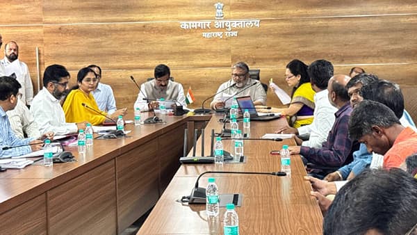 Pune : 7 महिन्यांपासून पगार नाही, 230 कामगार संकटात; कामगार मंत्र्यांचा सासवड नगरपरिषदेला दणका