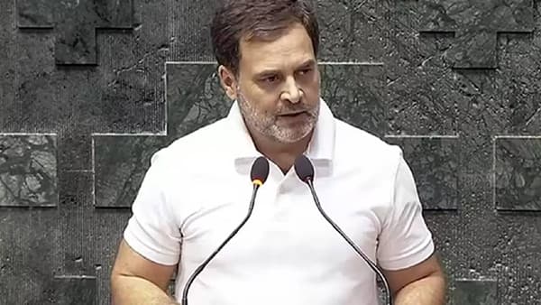 Rahul Gandhi : राहुल गांधींच्या निवासस्थानी इंडिया आघाडीची महत्त्वाची बैठक; ज्ञानेश कुमारांच्या राजीनाम्यासाठी पुढची रणनीती ठरणार?