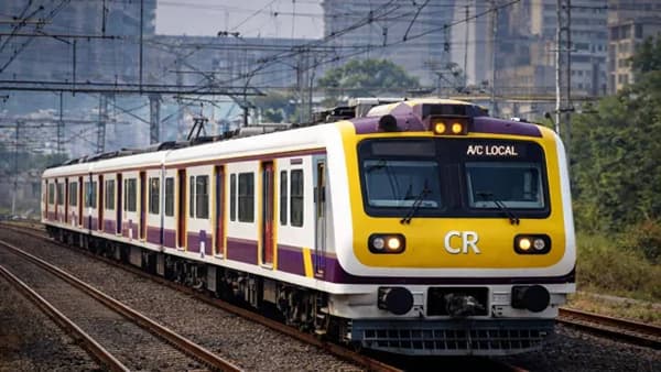 Mumbai Local Update : Central Line : 10 तासांच्या खोळंब्यानंतर मध्य रेल्वेची लोकल सेवा सुरळीत; मुंबईकरांना मोठा दिलासा