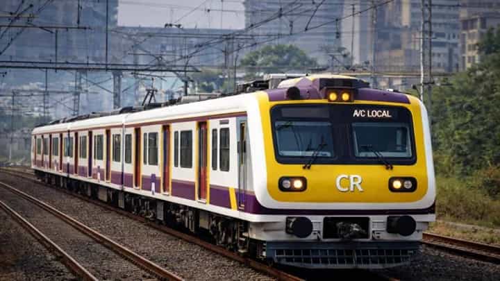 Mumbai Local Update : Central Line : 10 तासांच्या खोळंब्यानंतर मध्य रेल्वेची लोकल सेवा सुरळीत; मुंबईकरांना मोठा दिलासा Mumbai Local Update : Central Line : 10 तासांच्या खोळंब्यानंतर मध्य रेल्वेची लोकल सेवा सुरळीत; मुंबईकरांना मोठा दिलासा