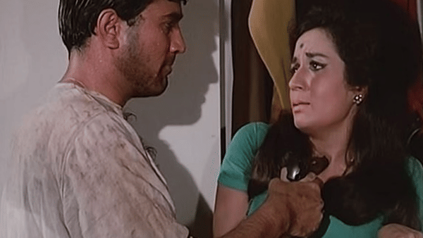 1969 मध्ये 10 ऑक्टोबर रोजी ‘इत्तेफाक’ चित्रपट प्रदर्शित झाला होता. बी. आर. चोप्रा यांनी या चित्रपटाची निर्मिती केली, तर यश चोप्रा यांनी दिग्दर्शनाची जबाबदारी सांभाळली होती.