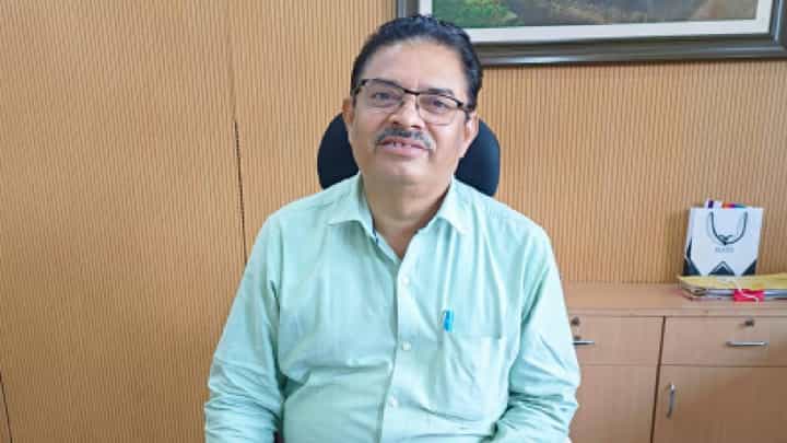 Malegaon : मालेगाव महापालिका आयुक्त रवींद्र जाधव यांच्यावर ACB ची कारवाई; नेमकं काय घडलं? Malegaon : मालेगाव महापालिका आयुक्त रवींद्र जाधव यांच्यावर ACB ची कारवाई; नेमकं काय घडलं?