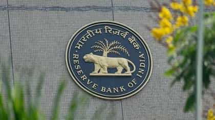 RBI ची कारवाई! 'या' बँकेला मोठा दणका, खात्यातून फक्त 5000 रुपये...
