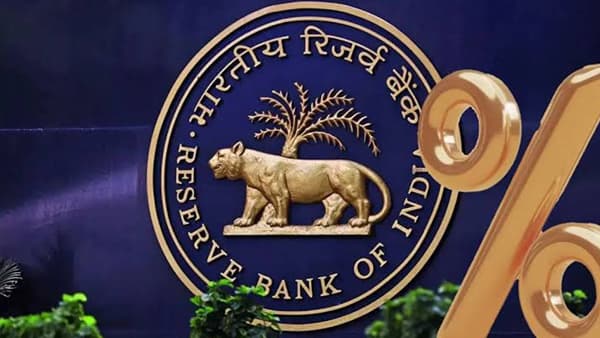 भारतीय रिझर्व्ह बँकेने पुदुच्चेरी सहकारी बँकेवर मोठी कारवाई केली आहे. बँकेची आर्थिक स्थिती बिघडल्याने आरबीआयने अनेक निर्बंध लादले आहेत.