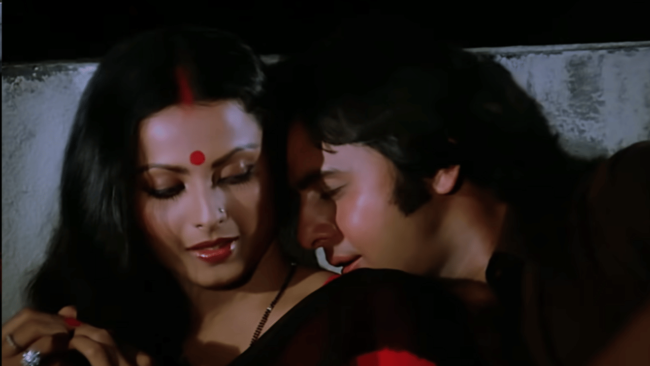 या गाण्याचे बोल गुलजार यांनी लिहिले होते. संगीतकार आर. डी. बर्मन यांनी त्याला सुंदर संगीत दिले. प्रेमाची भावना व्यक्त करणारे हे गाणे आजही लोकप्रिय आहे.