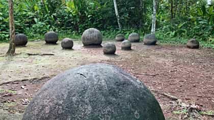 शेकडो वर्षापासून दडलं होतं दगडांचं सिक्रेट, किर्र जंगलात पोहोचताच....