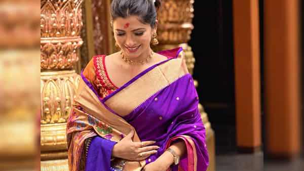 मराठी अभिनेत्री रुचिरा जाधव तिच्या अभिनयासोबतच सोशल मीडियावरील हटके अंदाजामुळे नेहमीच चर्चेत असते.