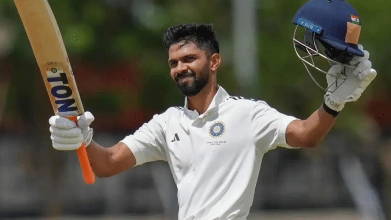 अंकित बावणेने महाराष्ट्रासाठी सर्वाधिक १६९ धावा केल्या. दिग्विजय पाटीलनेही १४८ धावांचे योगदान दिले. झारखंडचा संघ पहिल्या डावात केवळ १६९ धावांवर सर्वबाद झाला.