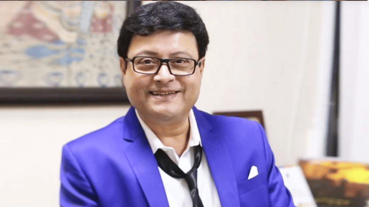 या भागात सचिन पिळगावकर यांनी साकारलेल्या अजरामर भूमिकांच्या आठवणींना उजाळा देण्यासोबतच, त्यांच्या कौटुंबिक जीवनातील गमतीशीर किस्सेही ऐकायला मिळणार आहेत. गप्पांची ही रंगत वाढवण्यासाठी माधुरीने सचिन पिळगावकरांना अशी ही बनवाबनवीमधील गंमती जंमती विचारल्या तेव्हा सचिन पिळगावकरांनी त्यांच्या साडीतील किस्सा सांगितला.