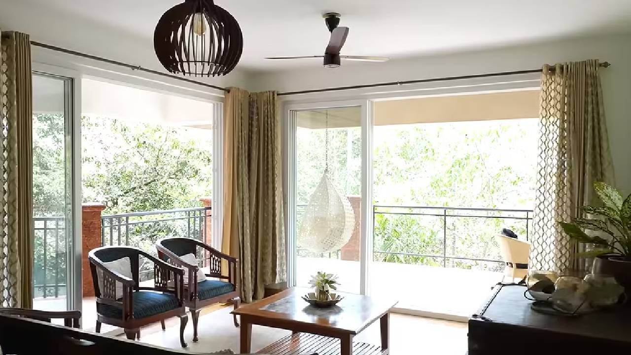अभिनेत्रीने गोव्यातील घरातील अनुभव सांगताना म्हटलं की, सुरुवातीला तिला तिथे स्थिरस्थावर होण्यासाठी थोडा त्रास झाला. कारण घराच्या आसपास फारसं काही नव्हतं आणि ती नेहमी शहरातील वातावरणात राहिली होती. तिच्या घराच्या आजूबाजूला दूरवर कुठेही फारशी वस्ती दिसत नव्हती.