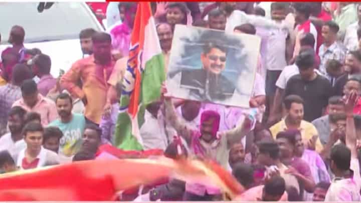 Gokul Election Result : गोकुळच्या निवडणुकीत सतेज पाटील आघाडीवर; कार्यकर्त्यांचा एकच जल्लोष Gokul Election Result : गोकुळच्या निवडणुकीत सतेज पाटील आघाडीवर; कार्यकर्त्यांचा एकच जल्लोष