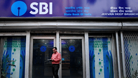 State Bank Of India: SBI खातेधारकांसाठी धडकी भरवणारी बातमी समोर, थेट लाखो ग्राहकांचे खाते...