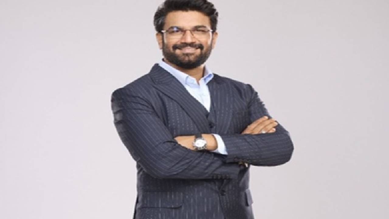 पहिल्याच शोमधून रिप्लेस होणाऱ्या शरद केळकर याने कधीही हार मानली नाही. आज तो अभिनेता, डबिंग आर्टिस्ट आणि लोकप्रिय सेलिब्रिटी म्हणून ओळखला जातो.