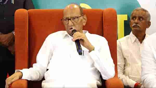 शेतकरी म्हणाला, छाती फाडली तर पवार साहेबच दिसतील, पवारांनी असं काही केलं की हशाच पिकला; काय घडला किस्सा?