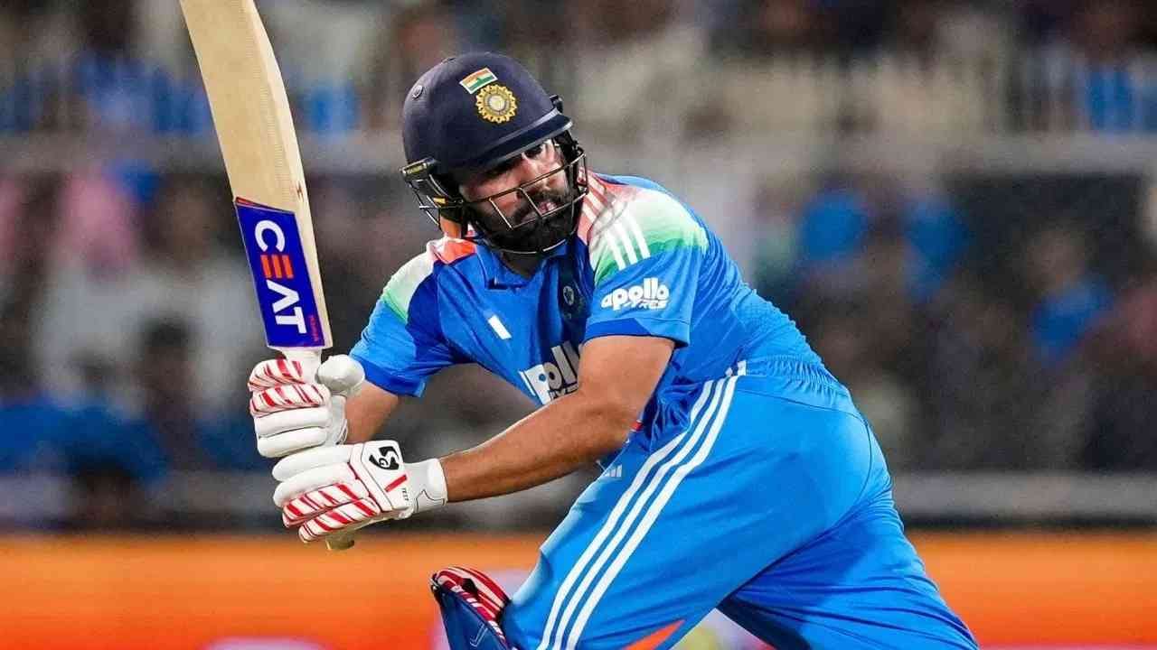 भारताने 3 रन्सवर दोन विकेट गेले होते. त्यावेळी रोहितने भारताचा डाव सावरला. तो 92 धावांची शानदार इनिंग खेळला. थोडक्यात त्याचं 36 वं वनडे शतक हुकलं. रोहित टॉप क्लास प्लेयर आहे, तसाच तो खेळला. (Photo: PTI)
