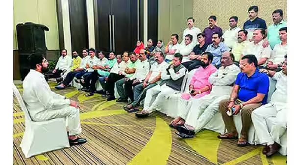 Shivsena Supreme Court Hearing : कोणत्याही आमदारानं राजीनामा दिलेला नाही; शिवसेना प्रकरणात नीरज कौलांचा सुप्रीम कोर्टात मोठा युक्तिवाद, पुढे म्हणाले…