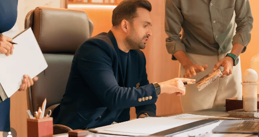 भारतीय क्रिकेटर सूर्यकुमार यादव याने दुबईत अलिकडे आपले पहिले घर खरेदी करुन एक नवीन सुरुवात केली आहे. सुर्यकुमार याने हे घर दुबईत घेतले आहे.