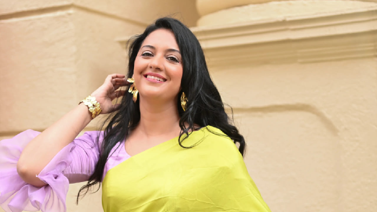 तेजश्रीने तिचे काही फोटो सोशल मीडियावर शेअर केले असून या फोटोंना तिने ‘Pretty In My Own Way’ असे खास कॅप्शन दिले आहे. दरम्यान, तेजश्री प्रधान सध्या ‘वीण दोघांतली ही तुटेना’ या झी मराठीवरील लोकप्रिय मालिकेत मुख्य भूमिकेत दिसत आहे.
