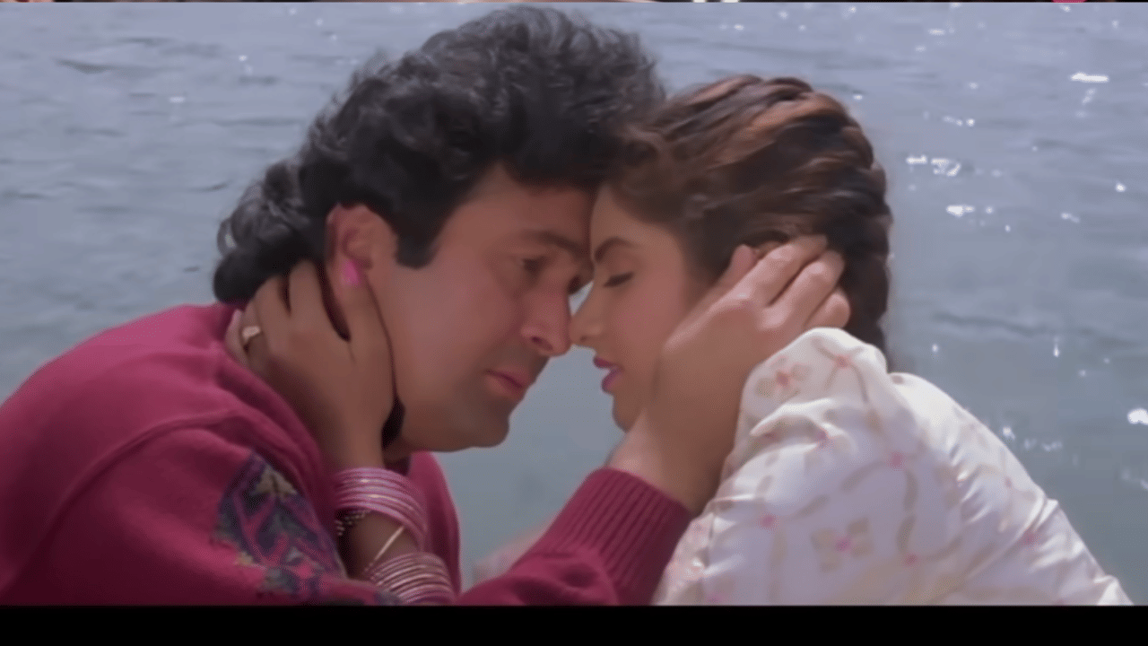 समीर अंजान यांच्या नावावर सर्वाधिक फिल्मी गाणी लिहिण्याचा गिनीज वर्ल्ड रेकॉर्ड आहे. 15 डिसेंबर 2015 पर्यंत त्यांनी 3,524 गाणी लिहिली होती. ही गाणी जवळपास 650 चित्रपटांमध्ये होती.