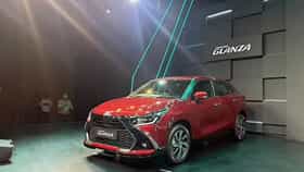 New Toyota Glanza : मध्यमवर्गीय कुटुंबासाठी बेस्ट कार; फक्त 11000 रुपये देऊन घरी आणा, किंमत अन् फिचर्स काय?