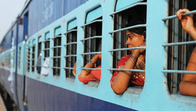 Train Rule: ट्रेनमध्ये प्रवास करताना चुकूनही 'ही' एक कृती करु नका, अन्यथा थेट तुरुंगात जावं लागेल