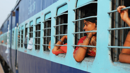 ट्रेनमध्ये प्रवास करताना चुकूनही एक कृती करु नका, अन्यथा थेट....