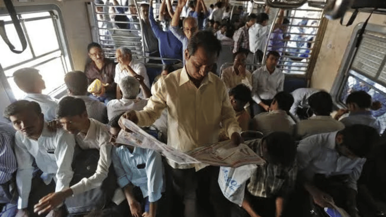 सतत प्रॉब्लम निर्माण करणाऱ्या किंवा रेल्वे परिसरात अनुचित व्यवहार केले तर कारवाई आणखी कठोर होऊ शकते. अशा प्रकरणांमध्ये 5 हजारपर्यंत दंड किंवा जास्त गंभीर प्रकरणांमध्ये 6 महिन्यांपर्यंत तुरुंगवासही होण्याची शक्यता आहे.
