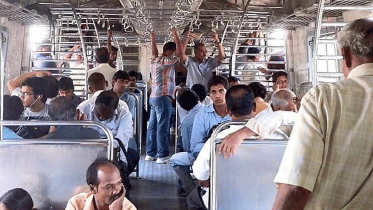 मोबाईलमध्ये मोठ्या आवाजात गाणं किंवा व्हिडिओ पाहण्यासाठी तुमच्या विरोधात तक्रार झाली. तर 1 हजार रुपयांचा दंड तुम्हाला लागू शकतो.