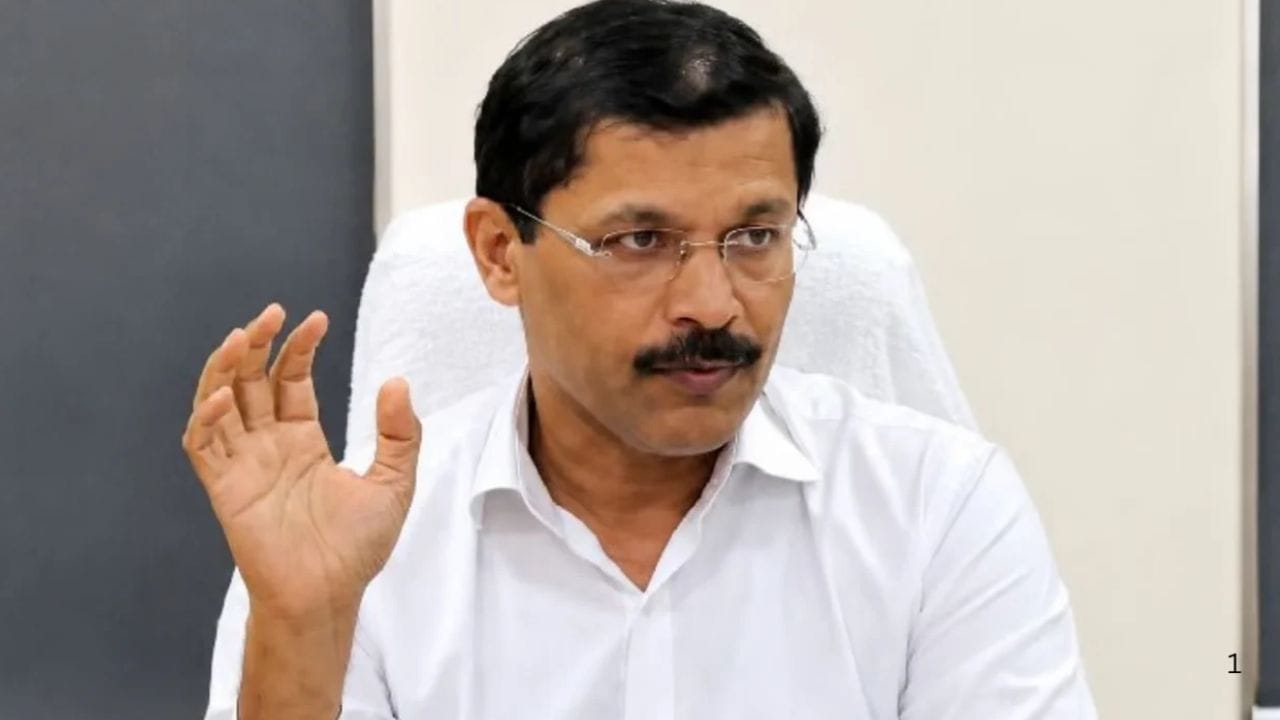तुकाराम मुंढे यांचा कारवाईचा धडाका सुरुच आहे. नाशिकमध्ये अन्न व औषध प्रशासनाने मोठी कारवाई केली आहे. सातपूर येथील पंकज ऑईल मिलवर धडक कारवाई करण्यात आली आहे.