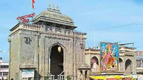 मटका व्यावसायिकाला VIP दर्शन घडवलं; तुळजाभवानी मंदिराच्या व्यवस्था....-1781703